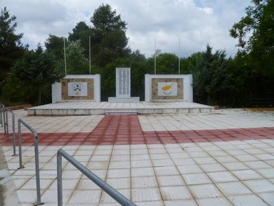 ΣΠΑΘΑΡΙ ΚΗΡΕΩΣ: Τιμούν τους Ελληνες πεσόντες στην Κύπρο το 1974