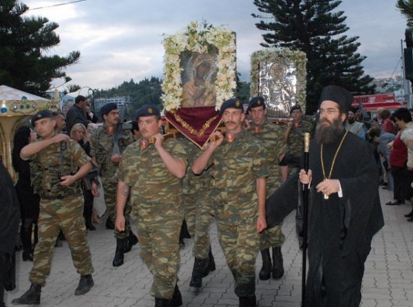 Με λαμπρότητα και τιμές η Χαλκίδα υποδέχθηκε την εικόνα της Παναγίας από την Σκόπελο