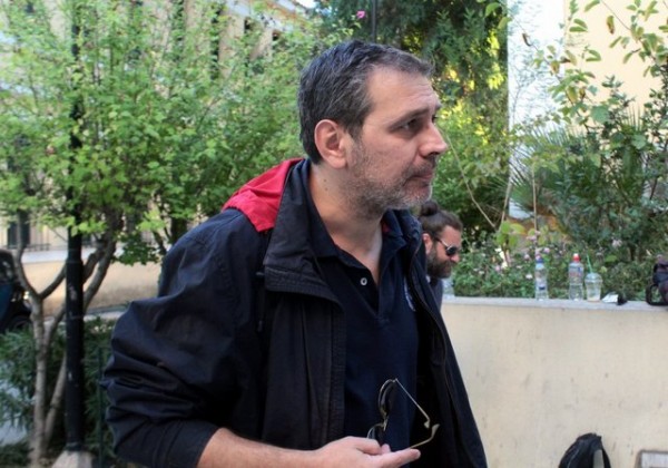 Στέφανος Χίος: Αναζητείται για το πρωτοσέλιδο της εφημερίδας Μακελειό για τη δολοφονία Καραϊβάζ