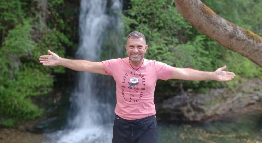 Ο Παναγιώτης Σεϊμένης κάνει έκκληση στον κόσμο να επισκεφθεί τον πυρόπληκτο Πλατανιστό (VIDEO)