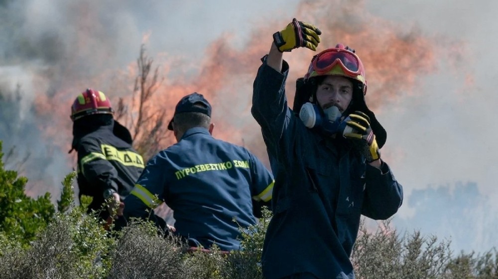 Φωτιά ξέσπασε σε χαμηλή βλάστηση στα Οινόφυτα