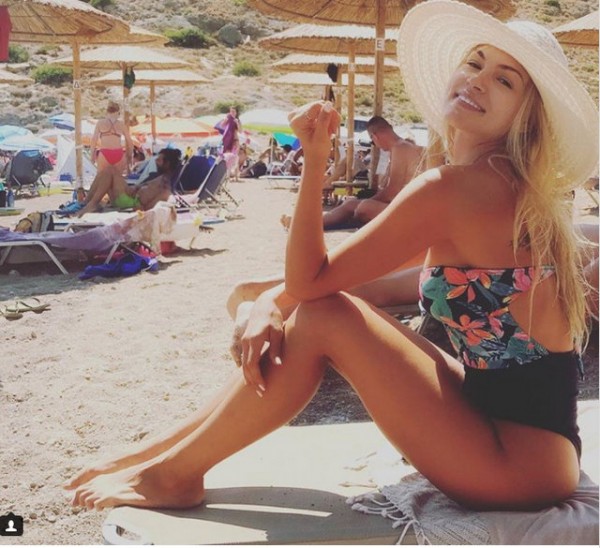Νέες ...φωτιές στα Κύθηρα άναψε η Βίκυ Κάβουρα (pics)