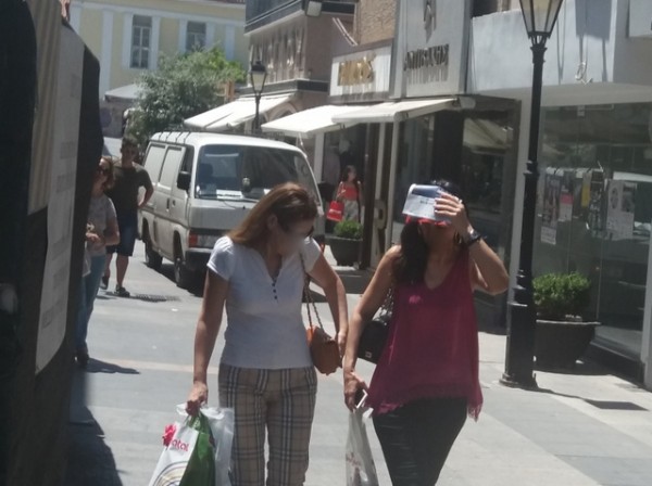 ΧΑΛΚΙΔΑ: Άρχισαν να μπαίνουν και φορτηγάκια στον πεζόδρομο πρωινιάτικα
