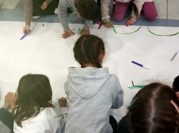 ΚΑΘΕΝΟΙ: Εκπαιδευτική επίσκεψη στη Δημοτική Βιβλιοθήκη από μαθητές του 2ου Δημοτικού Σχολείου Ψαχνών