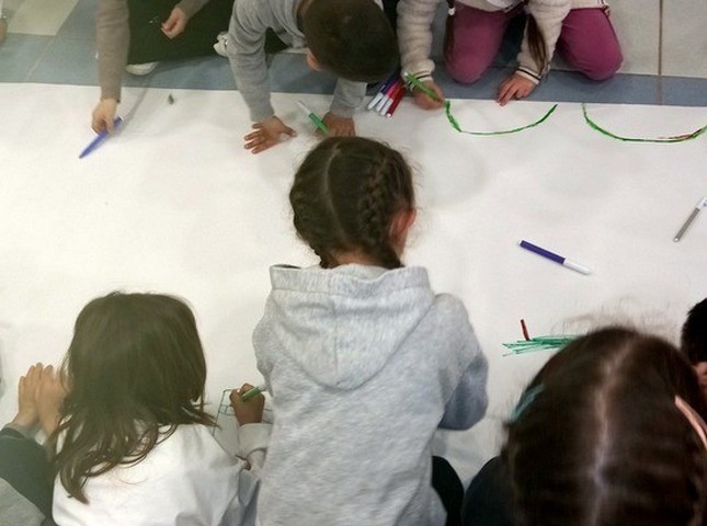 ΚΑΘΕΝΟΙ: Εκπαιδευτική επίσκεψη στη Δημοτική Βιβλιοθήκη από μαθητές του 2ου Δημοτικού Σχολείου Ψαχνών