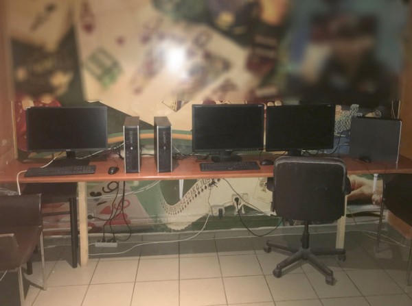 Εντοπίστηκαν δύο καταστήματα με παράνομα τυχερά παιχνίδια