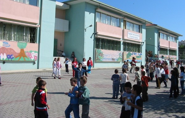 Θύελλα αντιδράσεων στις συγχωνεύσεις