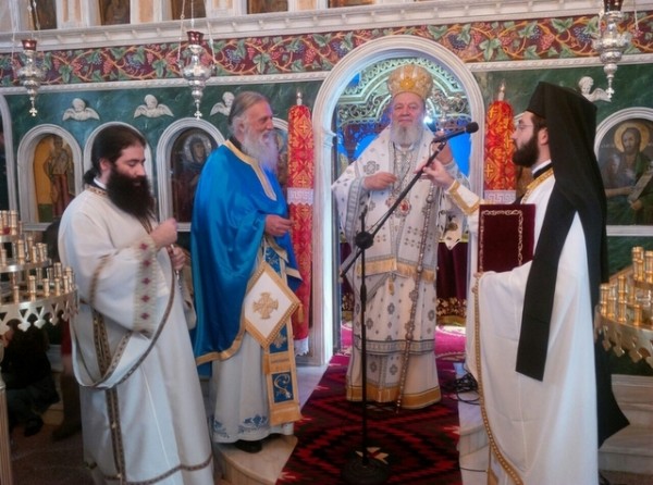 Ο Μητροπολίτης απένειμε σε ιερέα το οφίκιο του Σακελλάριου