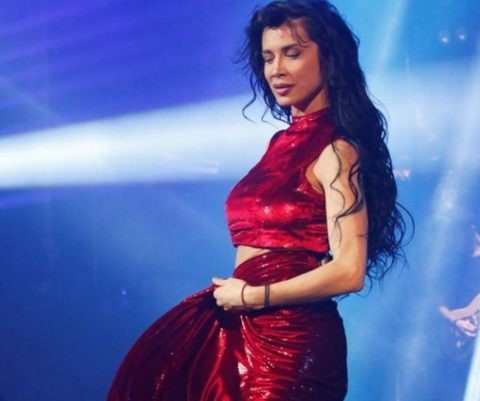 Η Πάολα τραγουδάει και το νυχτερινό κέντρο έχει πλημμυρίσει από την καταιγίδα (VIDEO)