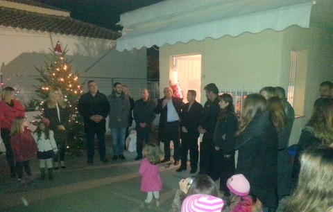 Στο Βασιλικό στόλισαν δένδρο από ανακυκλώσιμα υλικά