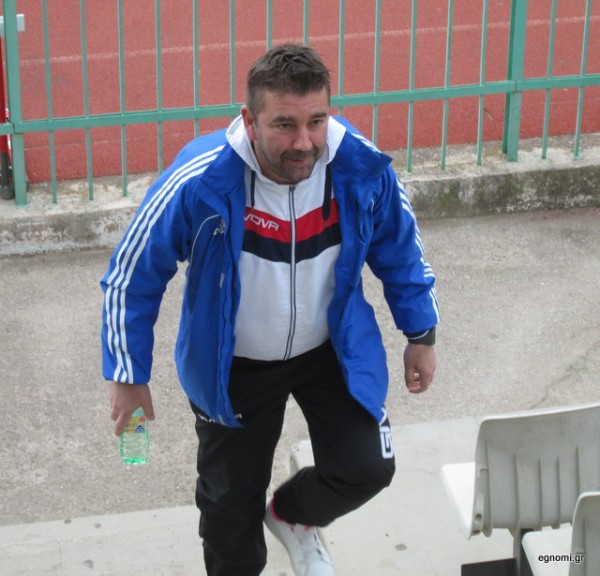 Ο Νίκος Κιαπέκος ...πιάνει πάγκο στη Χαλκίδα