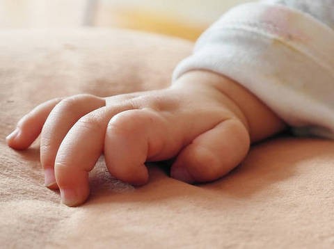 Αχαΐα: Μητέρα κατηγορείται για τον θάνατο του βρέφους της - Φέρεται να του έδωσε αλκοόλ