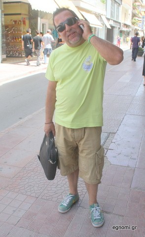 Δεν σταματάει ποτέ να χτυπάει το κινητό του Λάμπρου