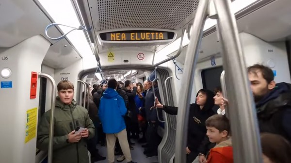 Μετρό Θεσσαλονίκης: Οι πρώτες αντιδράσεις πολιτών μόλις μπήκαν στους συρμούς (VIDEO)