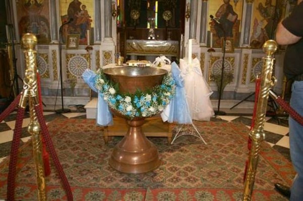 Απαγόρευσαν σε νονά να βαφτίσει το παιδί