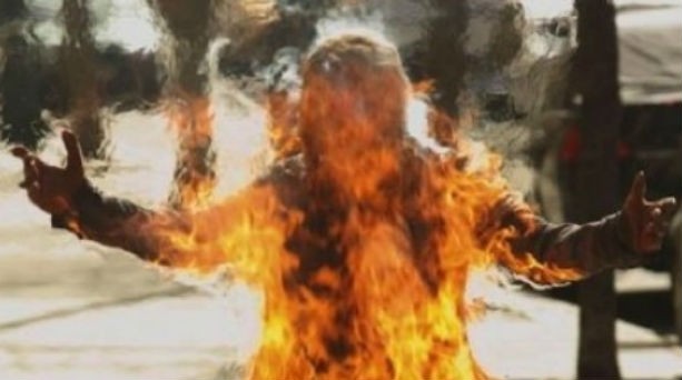 50χρονος άνεργος αυτοπυρπολήθηκε