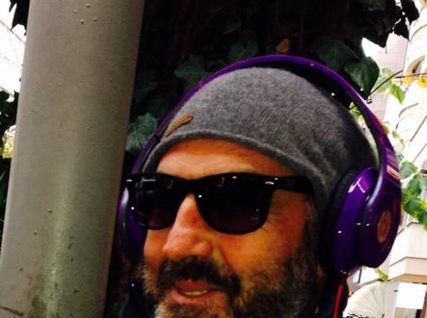 Σαν παππάς με walkman!