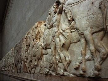 Η δημοσιογράφος και κόρη Υφυπουργού που είπε τα Ελγίνεια ένα μάτσο αρχαίες πέτρες