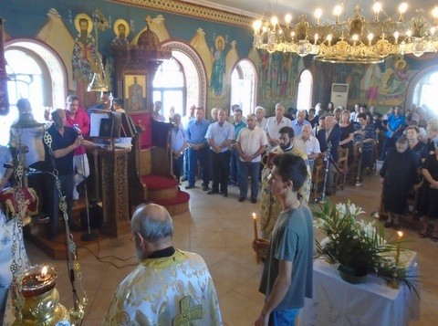 Συγκίνηση και κεράσματα στον Πούρνο κατά την επίσκεψη του Μητροπολίτη