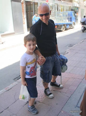 Ο γιος βρήκε το ...κουμπί του πατέρα