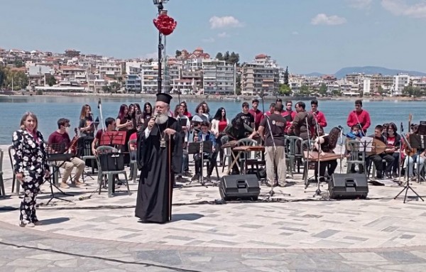 Μουσική συνάντηση παρουσία του Μητροπολίτη στην παραλία Χαλκίδας