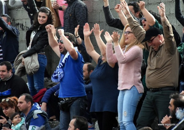 Κοντράστ συναισθημάτων και στην κερκίδα του μεγάλου ντέρμπι