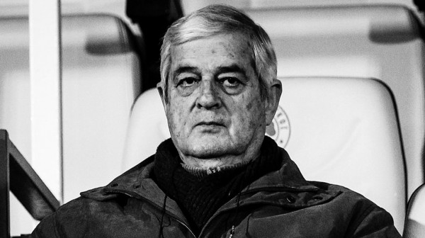 ΤΑΚΗΣ ΟΙΚΟΝΟΜΟΠΟΥΛΟΣ: Εφυγε από τη ζωή ο κορυφαίος τερματοφύλακας - Είχε παραστεί στην κηδεία του Μίμη Δομάζου (VIDEO)