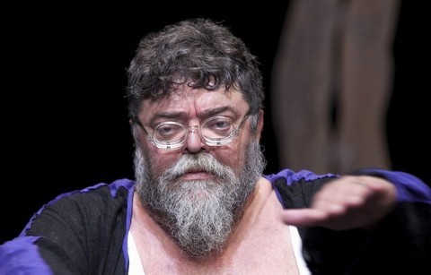 Έξαλλος ο Σταμάτης Κραουνάκης με την κόρη συναδέλφου του