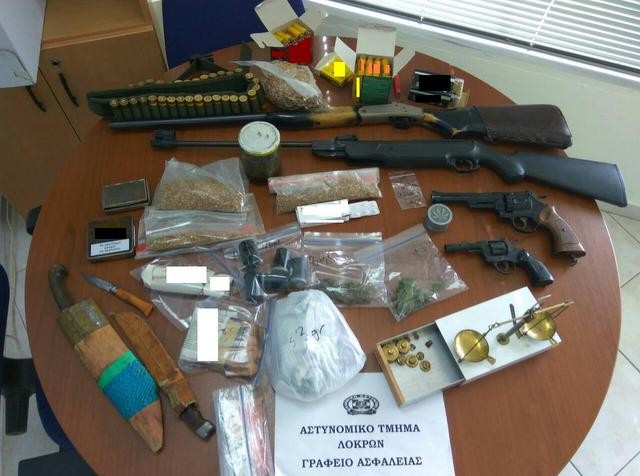 Κατείχε ναρκωτικά, λαθραίο καπνό και όπλα 60χρονος Έλληνας (pic)