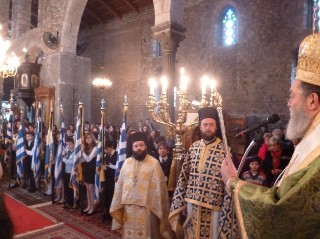 Γέμισε σημαίες η εκκλησία της Αγίας Παρασκευής