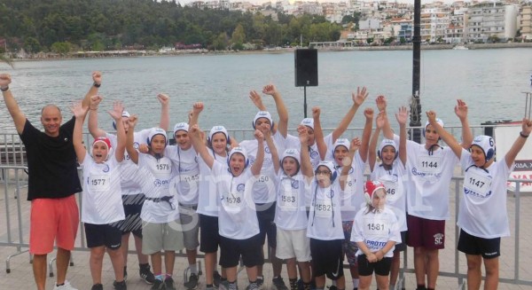 Έτρεξαν στον βραδινό αγώνα δρόμου Evripos Night Run με σκουφάκια