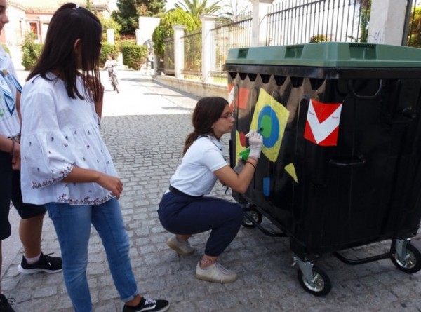 ΧΑΛΚΙΔΑ: Οι Οδηγοί ζωγράφισαν κάδους απορριμμάτων