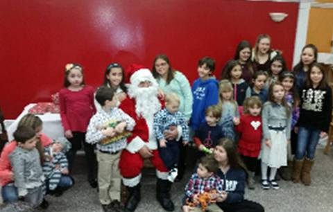 Προσφορά της οικογένειας Μίχου τα δώρα του Αη Βασίλη