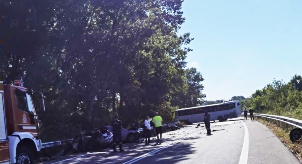 ΘΡΗΝΟΣ: Τρεις Χαλκιδέοι νεκροί σε τροχαίο στην Ξάνθη - Σοβαρά τραυματισμένος ένας ακόμη (VIDEO)