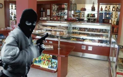 Ένοπλη ληστεία σε ζαχαροπλαστείο στον Καράμπαμπα