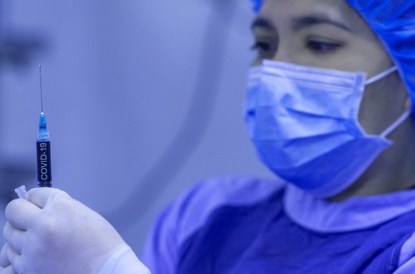 Πρόεδρος ΠΟΕΔΗΝ: Παρέλυσε νοσηλεύτρια ύστερα από τη δεύτερη δόση του εμβολίου