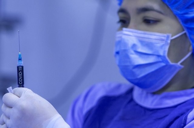 Πρόεδρος ΠΟΕΔΗΝ: Παρέλυσε νοσηλεύτρια ύστερα από τη δεύτερη δόση του εμβολίου