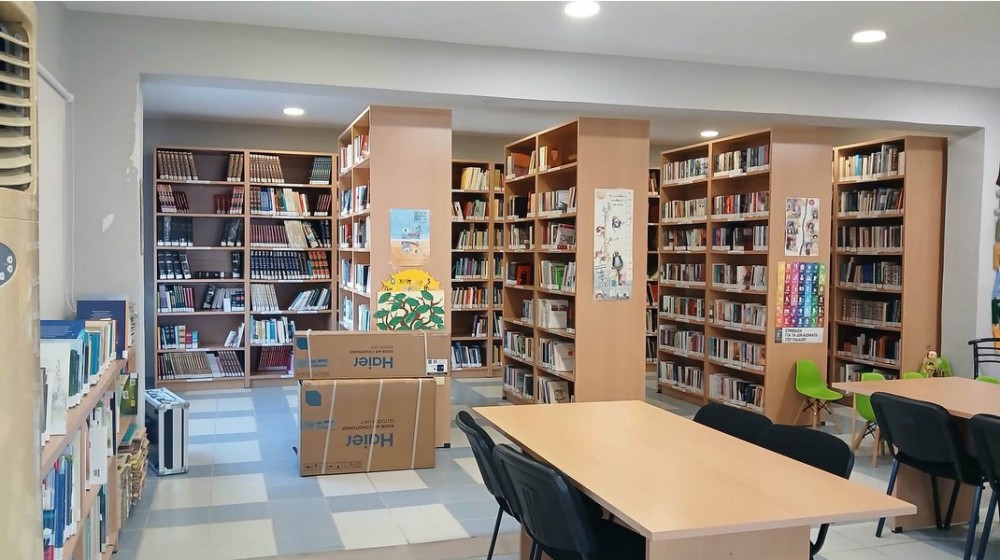 Δωρεά κλιματιστικού στη Δημοτική Βιβλιοθήκη Καθενών