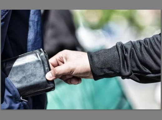 Πορτοφολάς άρπαξε πορτοφόλι με 500 ευρώ