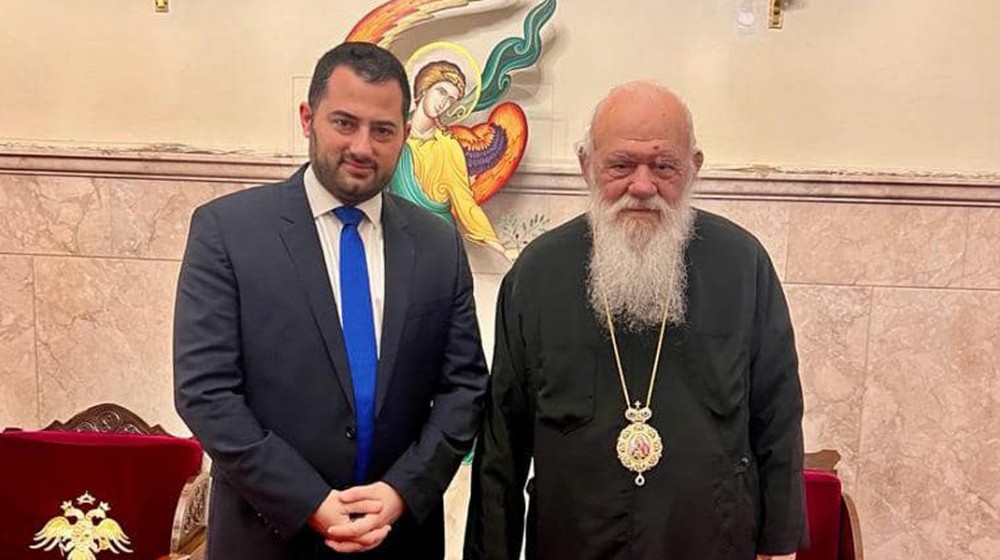ΦΑΝΗΣ ΣΠΑΝΟΣ: Πήρε ευλογία από τον Αρχιεπίσκοπο για τη νέα του θητεία στην Περιφέρεια