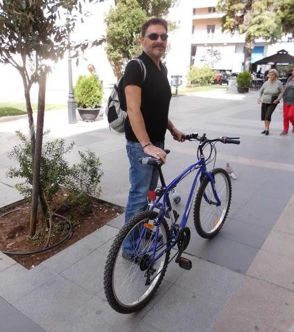 Ο Γιάννης Κατσάνος σέβεται τους κανόνες κυκλοφορίας