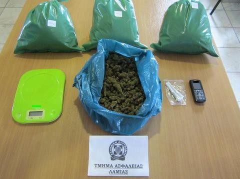 Μισό κιλό χασίς και πέντε κιλά λαθραίο καπνό κατείχε 51χρονος