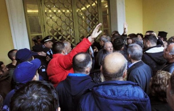 Σφοδρές αντιδράσεις μετά την εκλογή του νέου Μητροπολίτη Μάνης (VIDEO)