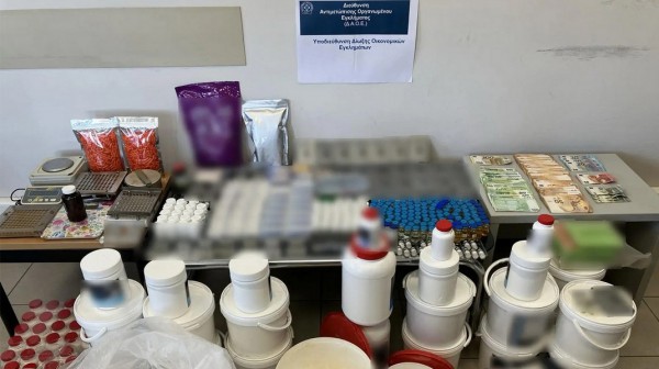 ΚΕΝΤΡΙΚΗ ΕΛΛΑΔΑ: Συνελήφθησαν ιδιοκτήτες γυμναστηρίου που έφτιαχναν και διακινούσαν αναβολικά σε αθλητές και συλλόγους (VIDEO)
