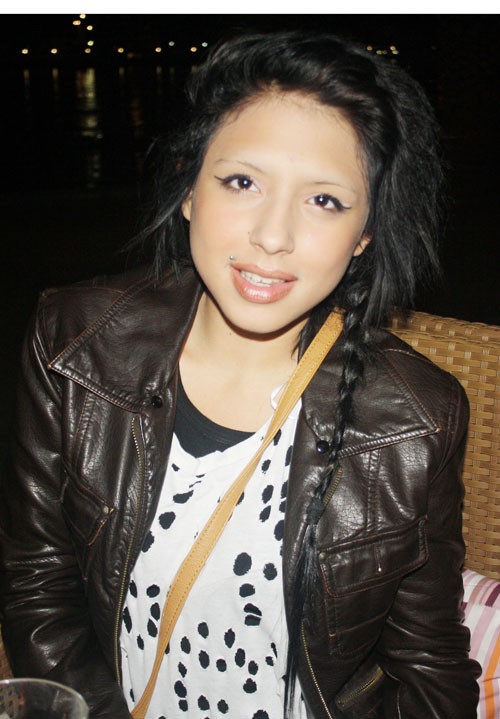 Μελαχρινή ή ξανθιά;