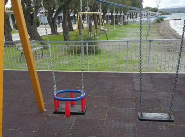 Επισκευές στις παιδικές χαρές σε Χαλκίδα και Μπούρτζι