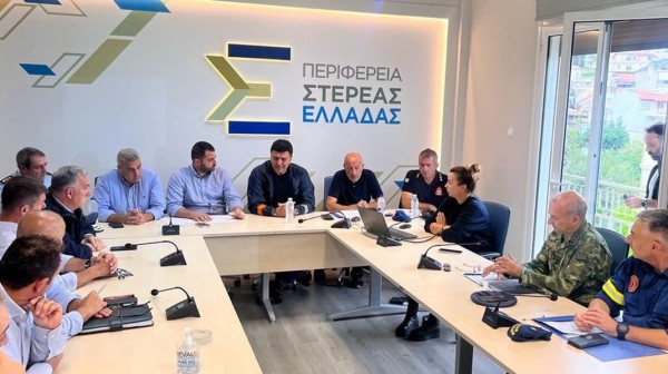 ΛΑΜΙΑ: Έκτακτη σύσκεψη παρουσία Κικίλια για την αντιμετώπιση της κακοκαιρίας