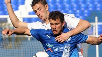 Έκανε ...τάκλιν σε τσαντάκια!