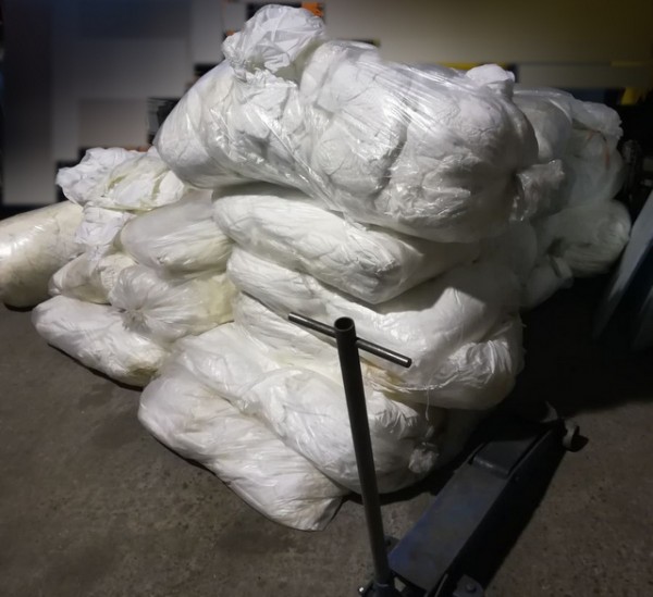 ΣΧΗΜΑΤΑΡΙ: Σήκωσε 52 δέματα με σεντόνια και κουρτίνες από εργοστάσιο 63χρονος