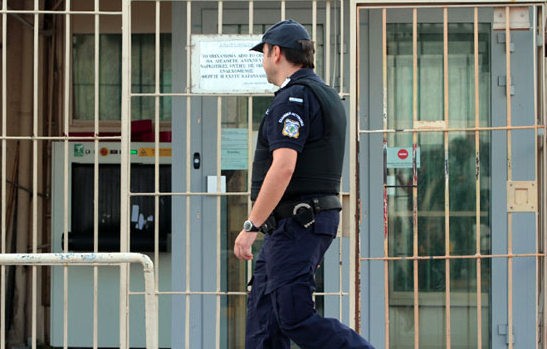 Συνελήφθη Σωφρονιστικός υπάλληλος για δωροληψία και εκβίαση